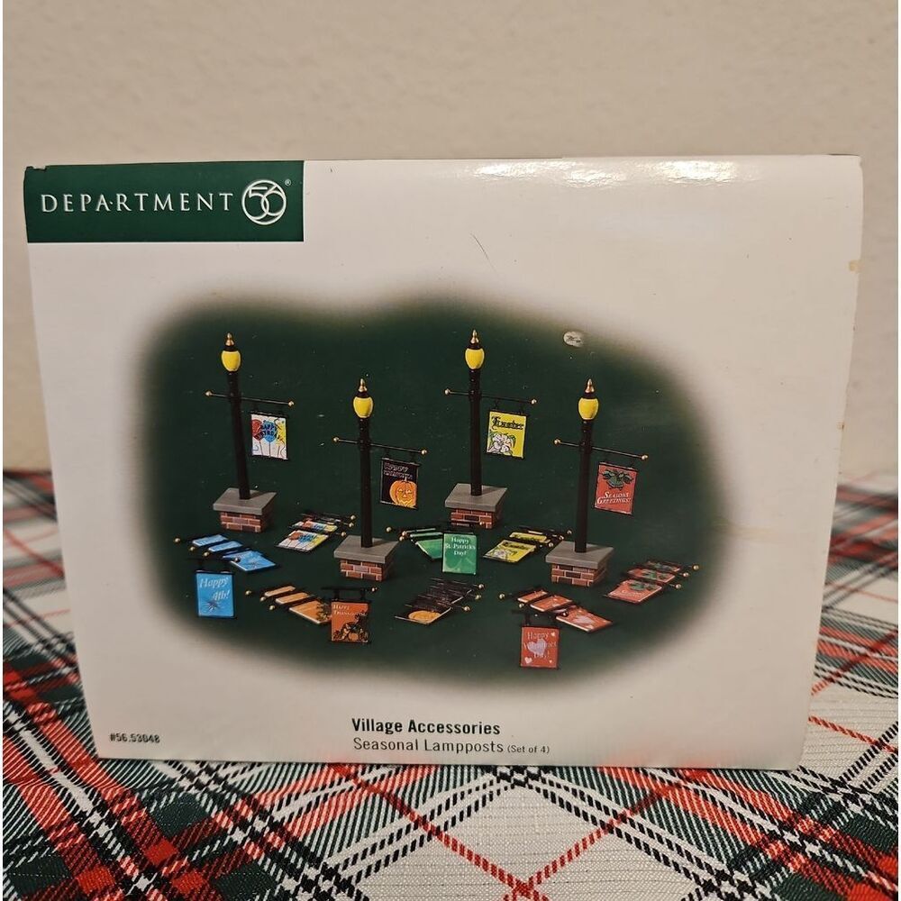Dept. 56 Seasonal Lamppost Set w/ Interchangeable Banners Village Accessories